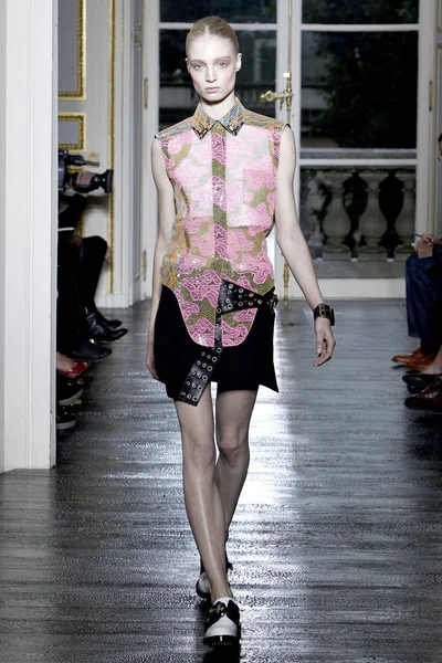 Look 30